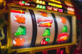 Tampilan aplikasi bigslot88 menampilkan meja Dragon Tiger dengan pemain dari Jakarta, Surabaya, dan kota-kota lainnya di Indonesia.